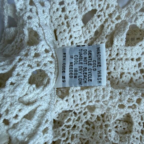 Rebellion Crochet Short Sleeve Cropped Sweater, Size M, Cream, EUC - Picture 4 of 5